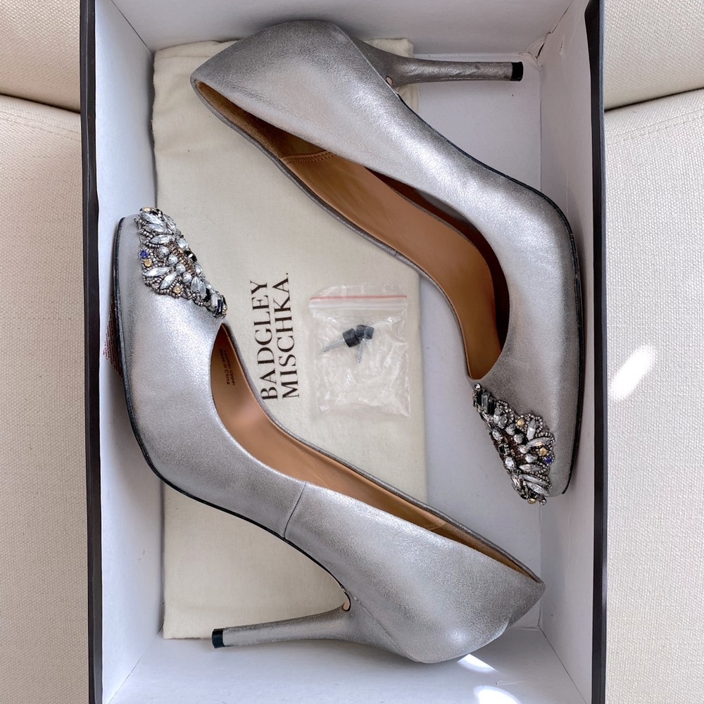 Badgley Mischka Size 7 Heels
